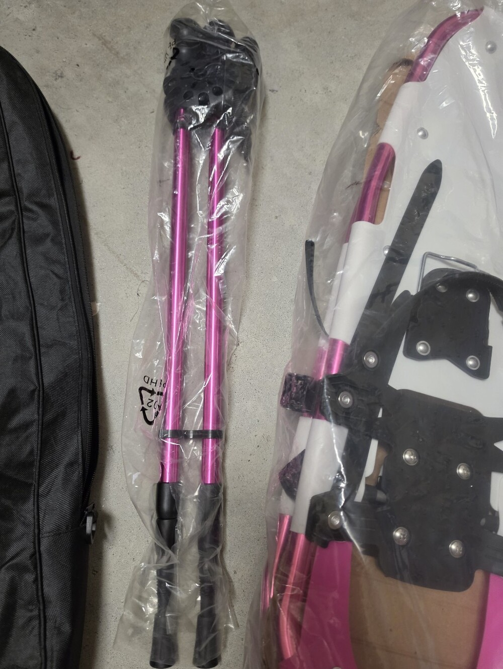Nwt Pink Snowshoe Set with Carry Bag and Poles - Picture 3 of 4